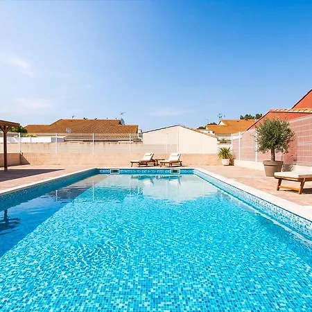 Cosy, Familiale, Terrasse, Piscine & Parking グリュイッサン